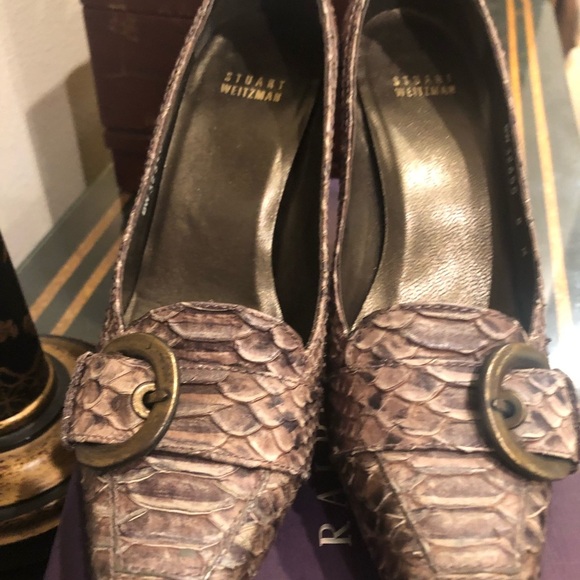 Stuart Weitzman Python Pumps! 8 m Preowned, slightly worn - Picture 4 of 7